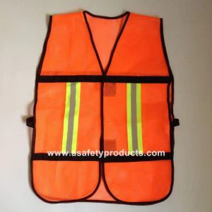 Jaket keselamatan yang mencerminkan sukan